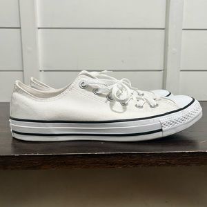 Like New Converse Low-Top Size 10 Women’s